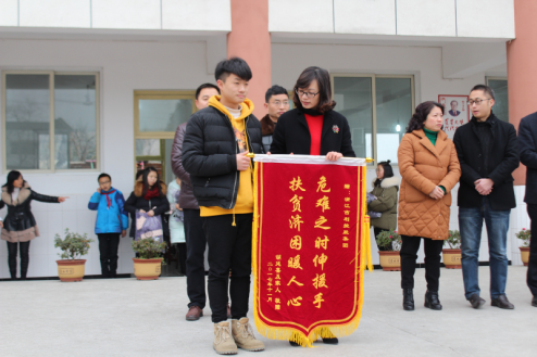吉时雨圆学子大学梦--与命运抗争后更懂感恩