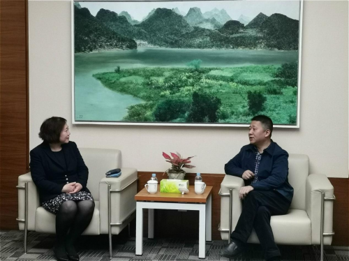 会前,党委书记刘晓红与美和易思董事长兼总经理海克洪进行了亲切的