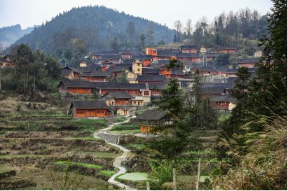 湘西农村经济总量_湖南湘西农村木房子(2)