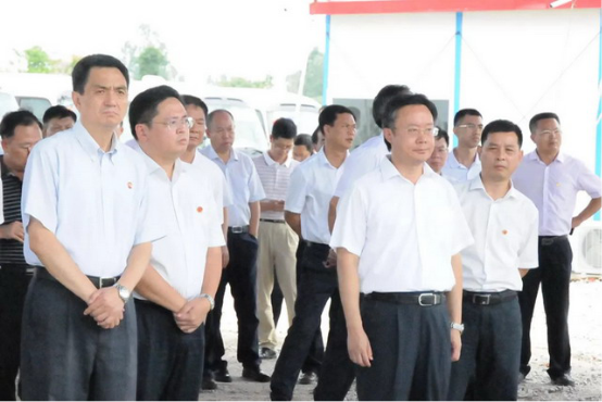 图为2018年8月20日,茂名市委书记李红军,市长许志晖等领导在水东湾