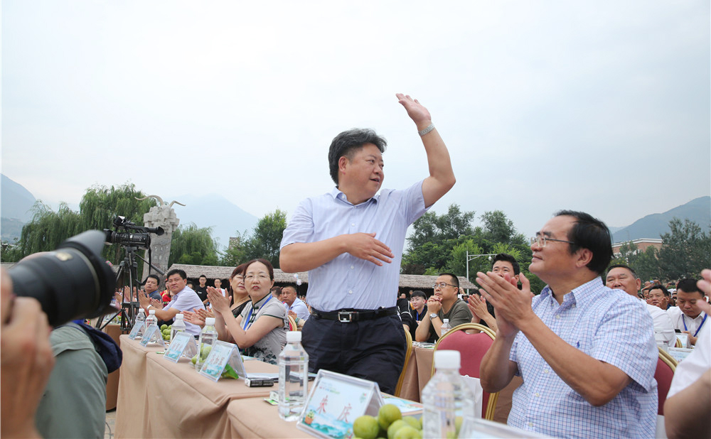 中共阿坝州委常委,茂县县委书记高加军出席开幕式 摄影 龚全意