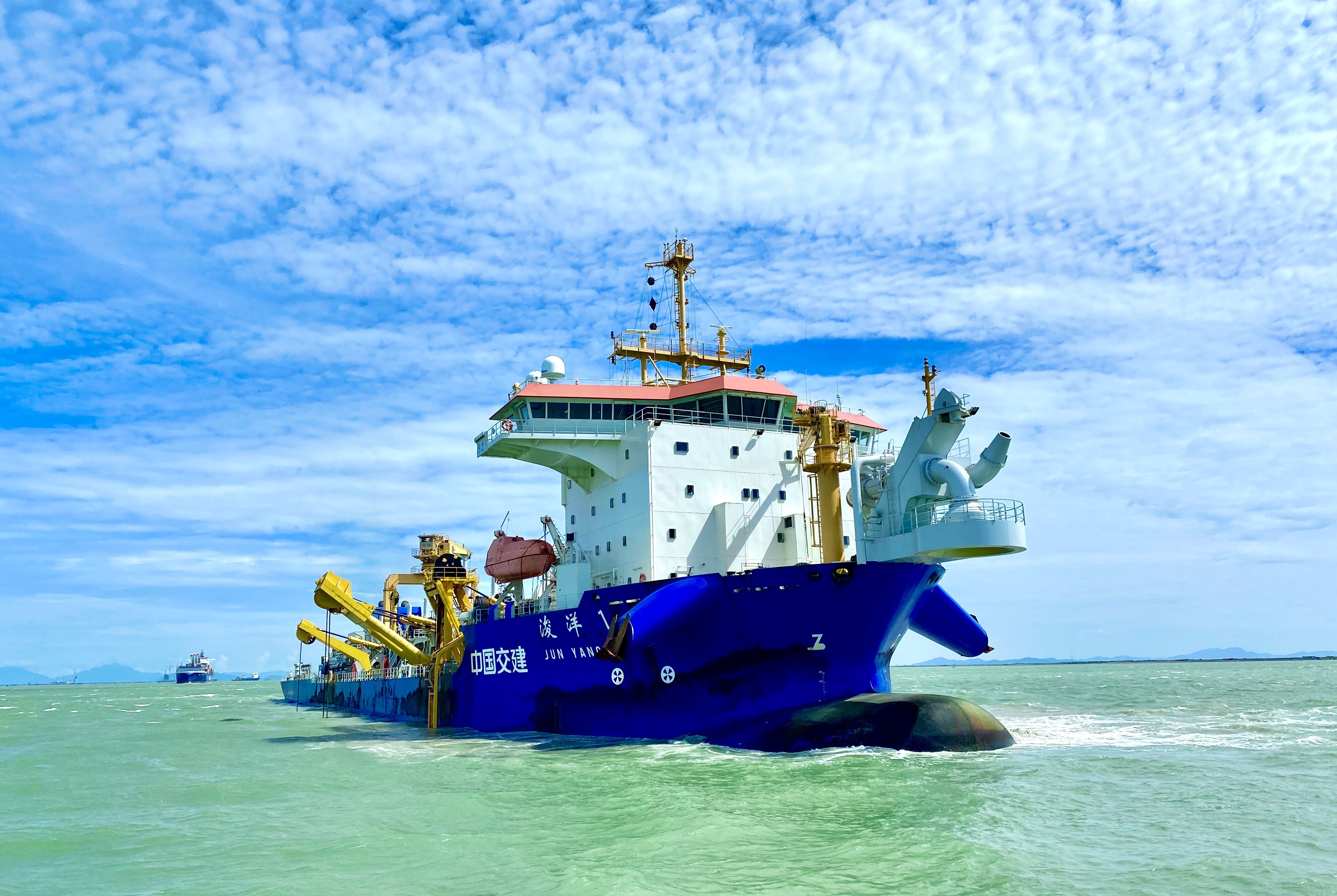 广州港深水航道拓宽工程全线完工